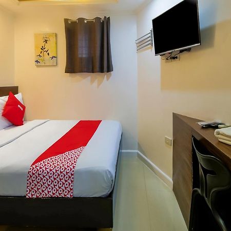 Capital O 860 Nest Nano Suites Makati Manila Kültér fotó